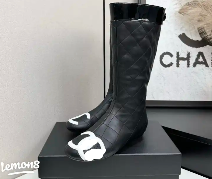 Diamond-Patterned Black Leather Boots