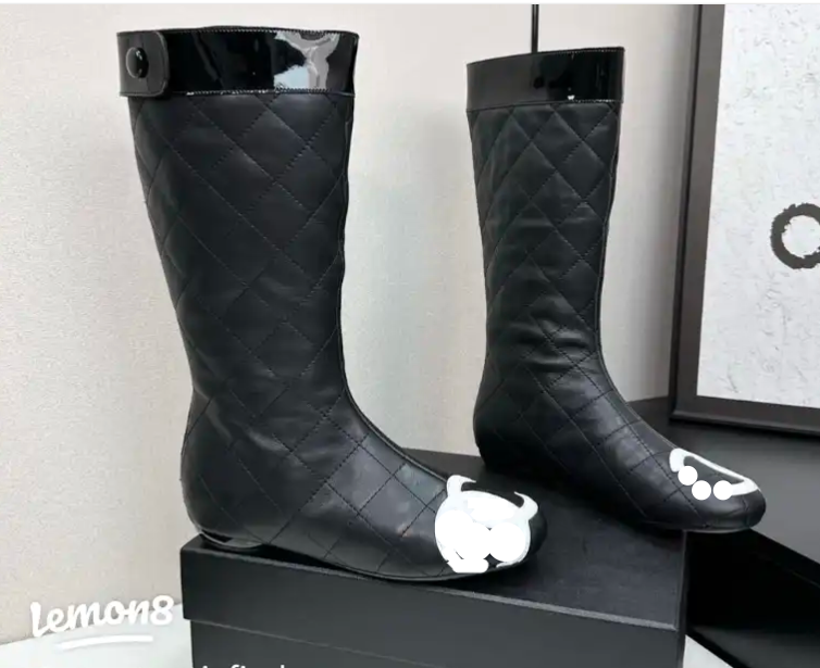 Diamond-Patterned Black Leather Boots